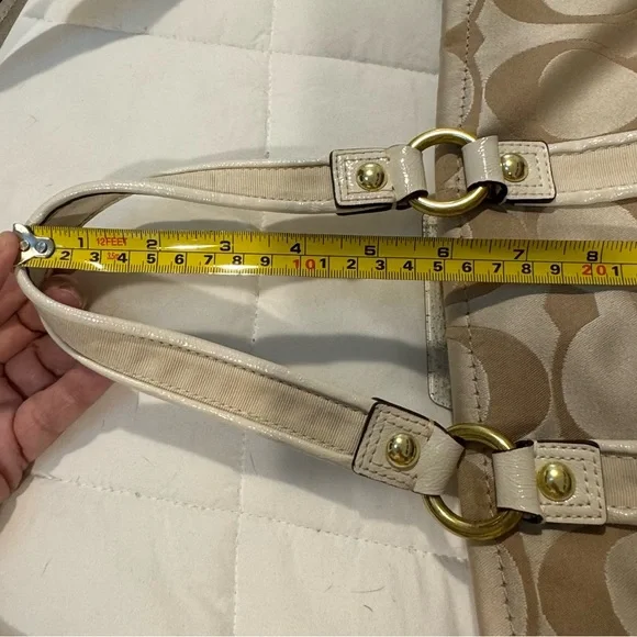 Coach Bucket Style Signature logo with Heart Accents - Picture 12 of 15